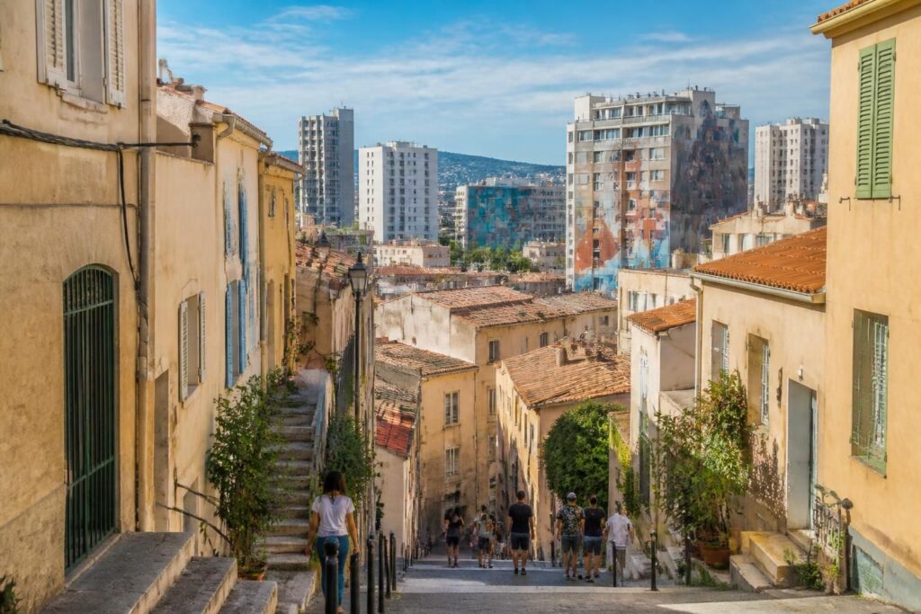 découvrez les quartiers nord et le panier à marseille : histoire, culture, conseils et informations essentielles pour préparer votre visite en toute sérénité.